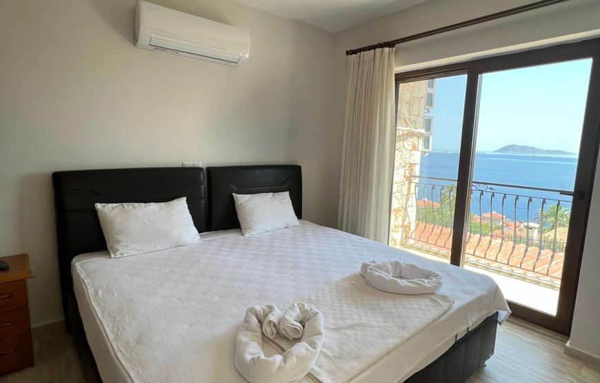 VİLLA ÖZPINARLAR YARIMDA