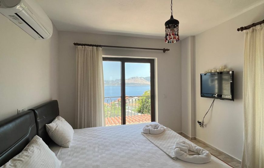 VİLLA ÖZPINARLAR YARIMDA