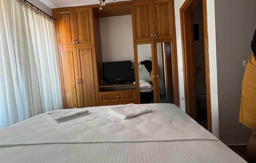 VİLLA ÖZPINARLAR YARIMDA